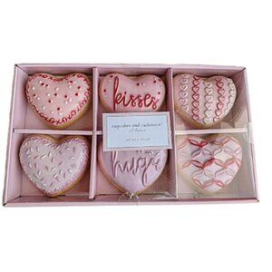 NIB Cupcakes & Cashmere Set of 6 Ceramic Valentine Heart Shaped Donut Decor